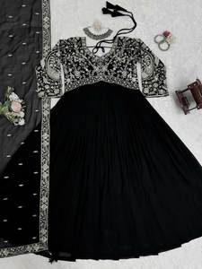 Ropa de fiesta especial de estilo pakistaní de alta calidad 2025, transpirable y cómoda Salwar Kameez con trajes Dupatta - Product Image 3