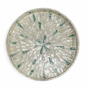 Bandeja de Nácar Hecha a Mano, Bandeja Decorativa con Incrustaciones de Concha, Material Natural Ecológico - Product Image 2