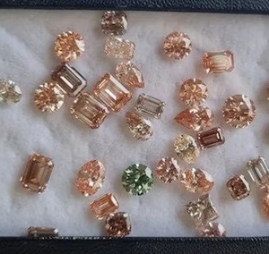 Anillo de compromiso de diamantes cultivados en laboratorio con forma de mezcla de 1 quilate de diamantes sueltos de color rosa y verde, pendientes - Product Image 3