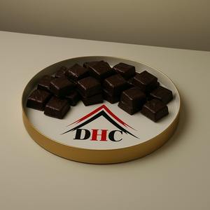 La bandeja de servicio de metal con acabado dorado y negro agrega un toque lujoso a su Mesa, haciendo que cada momento de servicio sea especial - Product Image 5