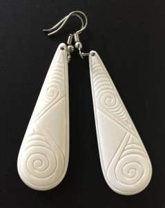 เครื่องประดับแฟชั่นสำหรับผู้หญิงต่างหูรูปกระดูกควายโบราณทำด้วยมือจากกำไลข้อมือสีขาวทองอินเดีย - Product Image 1