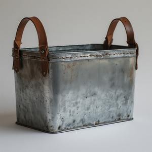 Jardinière vintage en cuir galvanisé avec base en laiton martelé, artisanat artisanal conçu pour les intérieurs saisonniers décoratifs - Product Image 6