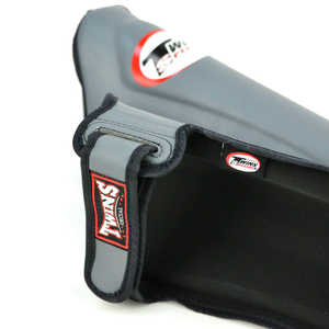 Protections de tibia en cuir personnalisables et légères - TWINS Muay Thai Kicking Arts & MMA Protection - Product Image 4