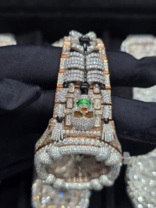 Reloj Mecánico Personalizable para Hombre con Diseño de Esqueleto Hip Hop, Diamantes Moissanite con Corte Brillante y Claridad VVS, Cristal de Cuarzo Helado - Product Image 2
