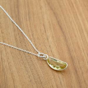 Collar de cuarzo limón de Plata de Ley 925, joyería hecha a mano de piedras preciosas facetadas genuinas de calidad AAA + con diamante como piedra principal - Product Image 1