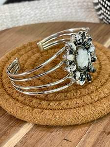 Brazalete de racimo de Búfalo Blanco de plata de ley único, joyería artesanal hecha a mano, regalo para su estilo bohemio - Product Image 4