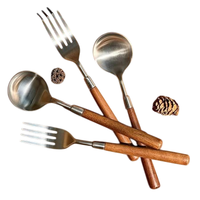 Peralatan Makan Stainless Steel Gagang Kayu Flatware Gagang Kayu Silverware Poles Cermin Finishing Satin Stainless Steel Elegan untuk Rumah