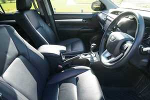 Toyota Hilux 4x4 Usada Asequible, Camioneta de Doble Cabina, Modelo 2021/2024, 100% en Perfecto Estado, Sin Accidentes - Product Image 2