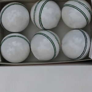 Nuevo equipo de murciélagos de críquet, pelota dura de cuero inglés, pelota de entrenamiento deportivo suave, equipo de pelotas de críquet de Pakistán - Product Image 6