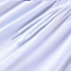 Conjunto de uniforme de baloncesto personalizado para la escuela o la liga, kit de camiseta de baloncesto atlético con impresión personalizada completa - Product Image 5