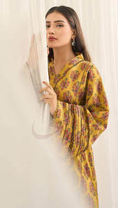 Concevez vos propres costumes formels pour femmes personnalisables - Tissu en gazon écologique de haute qualité, options de couleur moutarde résistantes - Product Image 4