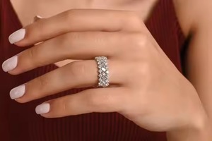 แหวนหมั้นทองคำขาว14K พร้อมสายรัดกว้าง14K ประดับเพชรที่ปลูกในห้องปฏิบัติการสีขาวทองสำหรับงานแต่งงานหรือวันครบรอบ - Product Image 2