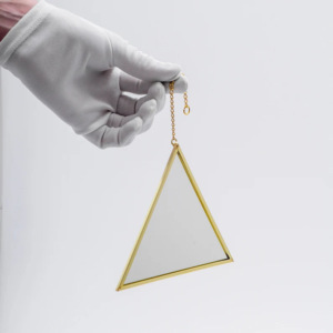 Décorations de maison modernes, mini-miroirs encadrés de laiton de formes personnalisées avec chaîne pour suspension murale, écologiques et légers - Product Image 6