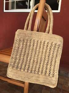 Lindo bolso de rafia para mujer de Madagascar, bolso de mano con bolsillo interior con cierre de cordón con asas de rafia y esquinas - Product Image 2