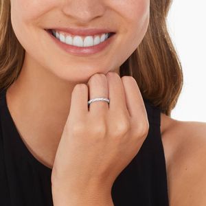 แหวนหมั้นเพชรทรงบิดเกลียวพร้อมลวดลายหรูหราสำหรับวันหมั้น - Product Image 4