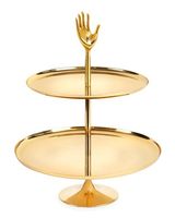 Support à gâteau en métal moderne et élégant avec des lignes épurées et une base équilibrée, idéal pour les tables à dessert, les présentations de gâteaux et les dîners