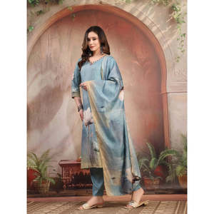 ชุดคุर्ตาผ้าไหมจอร์เจตต์พิมพ์ลายสีเขียวสำหรับผู้หญิง พร้อมกางเกงและผ้าคลุมไหล่ สไตล์ปากีสถาน-อินเดีย ชุดสัลวาร์ คามีซแบบเย็บสำเร็จ - Product Image 2