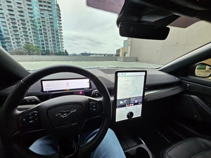 Camión Volquete Usado 2024 Impecable y Limpio con Volante a la Izquierda, Asientos de Cuero y Faros de Xenón en Venta - Product Image 3