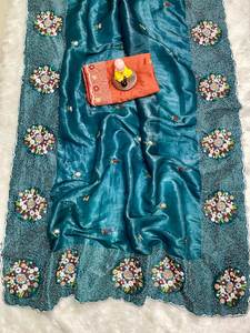 Colección de invierno/verano Multi hilo y bordado Color brillante estilo cachemir Fancy Bridal Lehenga Faux Fur Party - Product Image 5