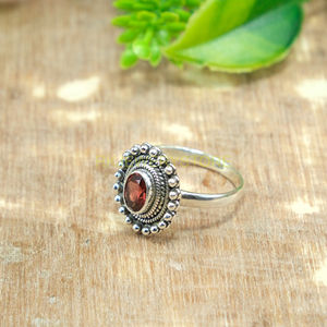 Anillo de Plata de Ley 925 con Piedra Preciosa de Granate Rojo, Anillo Hecho a Mano con Diseño Único, Anillo de Compromiso, Joyería de Granate, Regalo para Mujer - Product Image 4