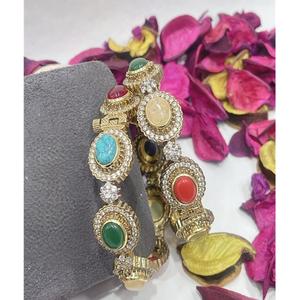 PULSANTES BRILLANTES Hermosos y Elegantes Brazaletes de Diseño Moderno Chapados en Oro para Bodas, Juego de Dos Brazaletes para Mujeres y Niñas - Product Image 1