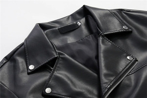 Parka d'hiver premium à capuche, isolée et coupe-vent, pour les marques de mode et les magasins de vêtements. - Product Image 2