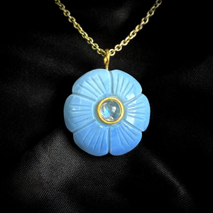 Collar con colgante tallado de flor de ópalo azul natural para mujer, joyería de piedras preciosas sueltas chapadas en oro, abalorios de piedra hechos a mano personalizados - Product Image 2