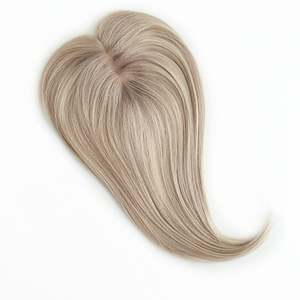 ท็อปเปอร์ผมแท้ยุโรปแบบเรมี่ พร้อมหน้าม้า สีบลอนด์เบจโทนเย็นแบบบาเลยาจ # 17/17/1001 ดีไซน์ลูกไม้ HD ด้านขวา - Product Image 2