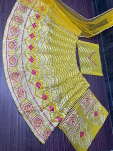 Lehenga choli สีเหลืองมะนาวแบบดั้งเดิมด้วยผ้าจอร์เจียที่เย็บด้วยโซ่สำหรับงานเทศกาลและงานแต่งงาน - Product Image 4