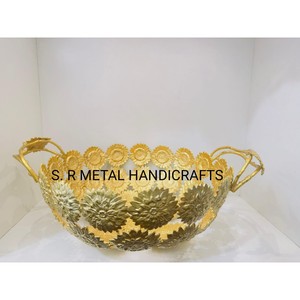 Elégant bol à fruits en aluminium à coupe florale, mélangeant l'art inspiré de la nature avec une beauté fonctionnelle Ensemble de 2 pièces Freshly Design - Product Image 6