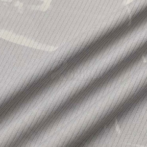 Camiseta de fútbol personalizada, transpirable, de tela que absorbe la humedad, para entrenamiento y torneos. - Product Image 6