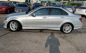 Mercedes-Benz C 300 Sport 4MATIC 2012 / Disponible para la Venta con Bajo Kilometraje, Motor de Gasolina, Auto Usado en Excelentes Condiciones, Sin Accidentes - Product Image 4