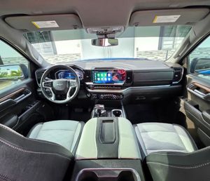 รถเชฟโรเลต ซิลเวอราโด RST ดูราแม็กซ์ 4x4 รุ่นขายดีประจำปี 2022 - เครื่องยนต์ 4 สูบ เบาะหนัง ระบบขับเคลื่อนสี่ล้อ - Product Image 2