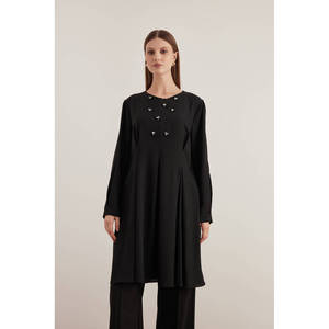 เสื้อคลุมผ้าซาตินสีดำแบบเรียบง่าย - Product Image 2