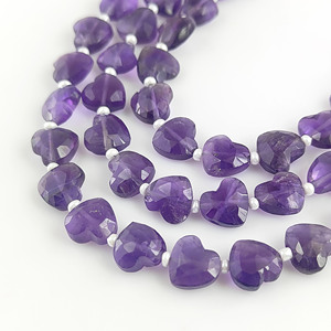 Perles d'améthyste facettées en forme de cœur de 8 à 9 mm, brin de perles d'améthyste naturelles pour la fabrication de bijoux en vrac, 20 à 22 perles sur un brin de 8 pouces - Product Image 1
