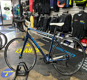 Quality Trek Silque SLX Femme SRAM Rival 11 Vitesse-Bleu/Blanc - Product Image 1