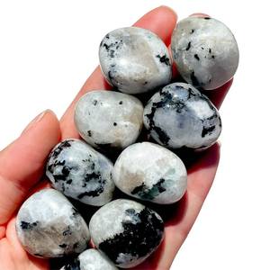 Pierre de lune arc-en-ciel blanche polie naturelle de haute qualité artisanat en pierre semi-précieuse pour la décoration de la maison Style de mascotte Feng Shui - Product Image 1