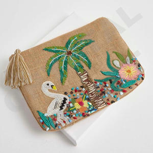 Debbie Jarmusik Monedero personalizado con cuentas de semillas Hermoso regalo de mamá-Diseño de corazones para niñas - Product Image 1