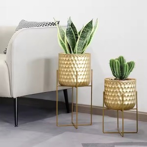 Pot de fleurs moderne en laiton doré pour la décoration intérieure, idéal pour les plantes succulentes, le salon, le bureau ou le balcon. - Product Image 1