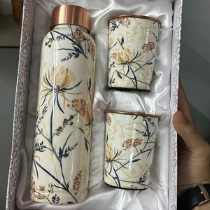 Juego de botellas de cobre y metal moderno con 2 vasos Botella de 1000 ml con vaso para beber (paquete de 1 Cobre) Último modelo de calidad premium - Product Image 3