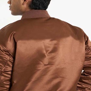 Chaqueta de Béisbol Varsity Gruesa Antibacteriana de Invierno con Bordado Clásico y Parche Frontal con Logotipo Personalizado para Hombre - Product Image 2