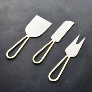 ชุดเสริฟเค้กสแตนเลสสีทองทองเหลืองลายนูน,มีด้ามจับไม้ถูพื้นสำหรับตัดเค้กและยกของสำหรับงานแต่งงาน - Product Image 6