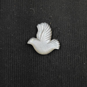 Perles de pierres précieuses sculptées d'oiseau volant de pierre de lune grise, fournisseur en gros de perles de pierre précieuse de sculpture de pierre de lune naturelle pour la fabrication de bijoux - Product Image 4