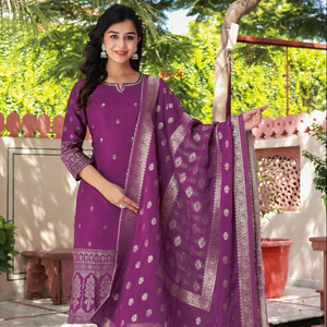 Vêtements ethniques à bas prix, vente en gros d'usine, ensemble Kurti indien pour femmes en rayonne à imprimé floral, pantalon et dupatta pour l'été - Product Image 1