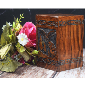 Urne en palissandre fabriquée à la main pour cendres humaines aigle urnes en bois gravées pour adultes urne funéraire celtique fabriquée à la main par AYAANS - Product Image 2