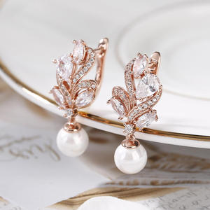 Boucles d'oreilles élégantes Jeulia en argent sterling avec perles de culture - Product Image 6
