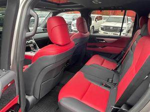 Lexus LX600 F Sport 2023 de couleur grise disponible à la vente. - Product Image 6