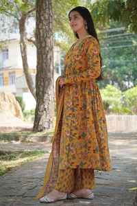 Pas encore d'avis Nouvelle arrivée Robes de soirée brodées traditionnelles pakistanaises Meilleure vente Robe de soirée 3 pièces entièrement cousue - Product Image 4