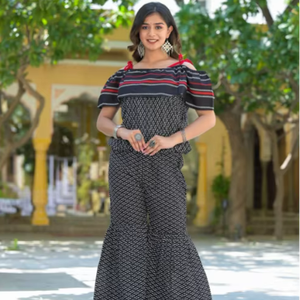 Robe mini tendance pour l'été, plage, élégante, en coton noir, imprimé géométrique, bretelles, épaules dénudées, pour femmes, fournisseur en gros - Product Image 1