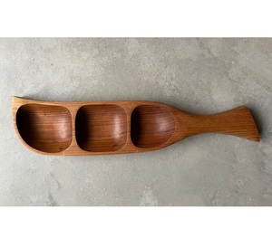 Plato de madera con forma de hoja hecho a mano respetuoso con el medio ambiente bandeja de servicio de madera Natural perfecta para Decoración de mesa elegante o idea de regalo única - Product Image 1